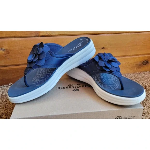 Clarks Cloudsteppers Sandals - Picture 11 of 11